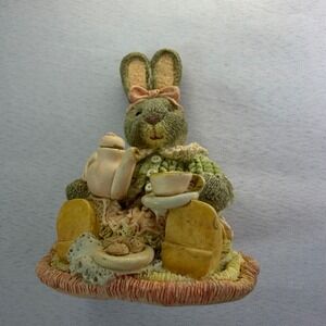 Figi Snuggle Buddies Honey Bunny Lets Have Tea Figurine '96 Vintage Hand Painted